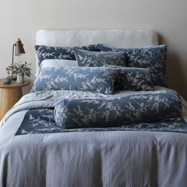 Lynette Throw Pillow - Maaribu