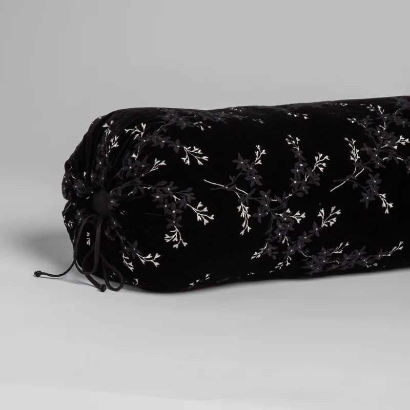 Lynette Throw Pillow - Maaribu