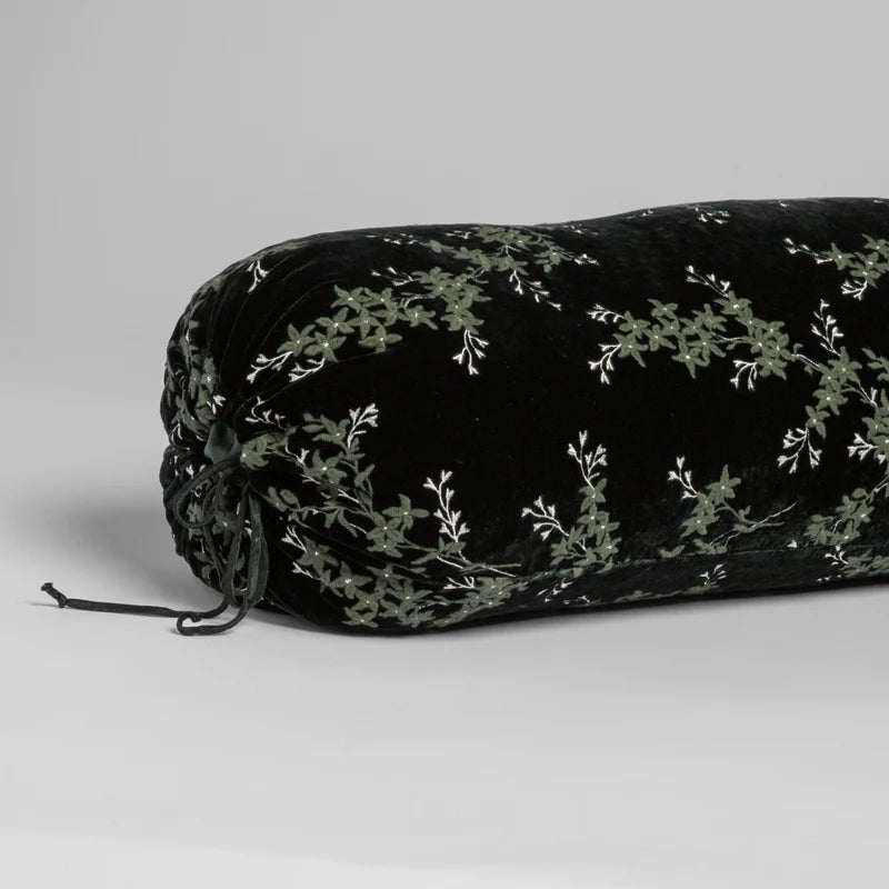 Lynette Throw Pillow - Maaribu