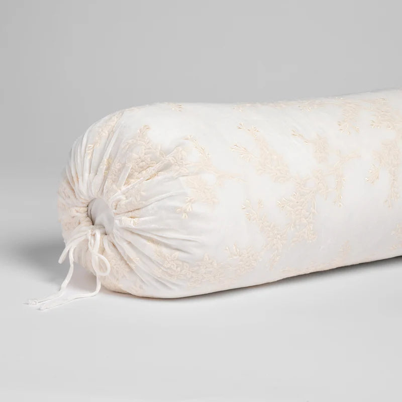 Lynette Throw Pillow - Maaribu