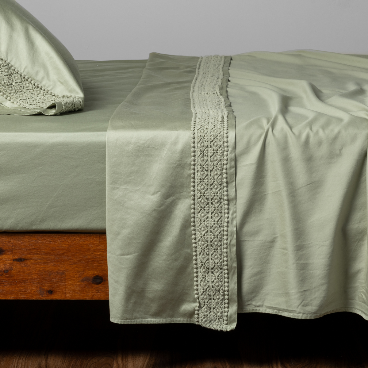 Bria Flat Sheet with Novola Lace