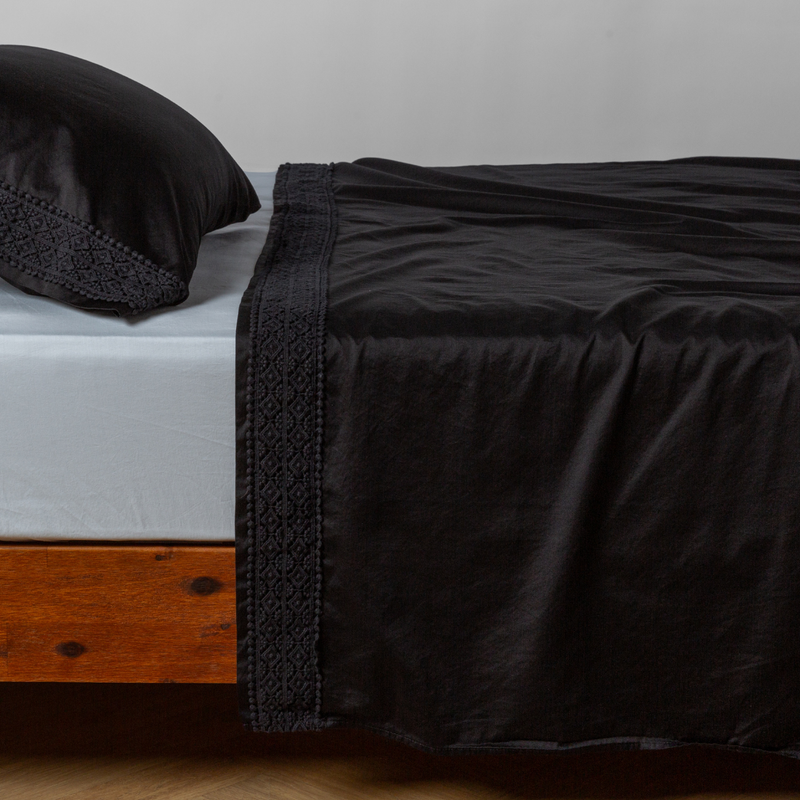 Bria Flat Sheet with Novola Lace Band