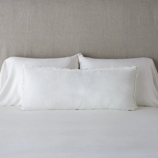 Carmen Throw Pillow - Maaribu