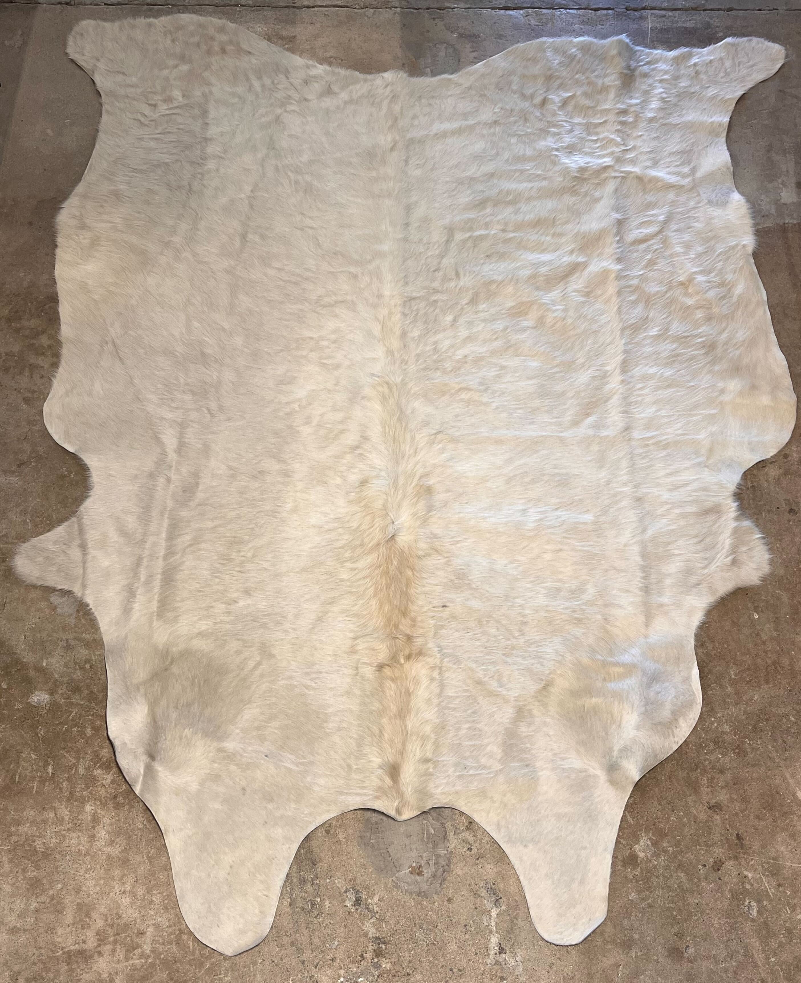 Large Cowhide Rug Off-White 5'x6' - Maaribu