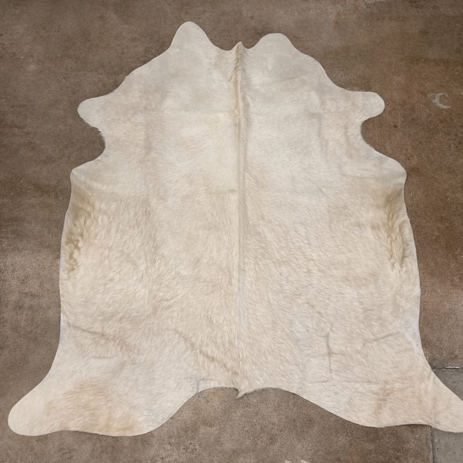 Large Cowhide Rug Off-White 5'x6' - Maaribu