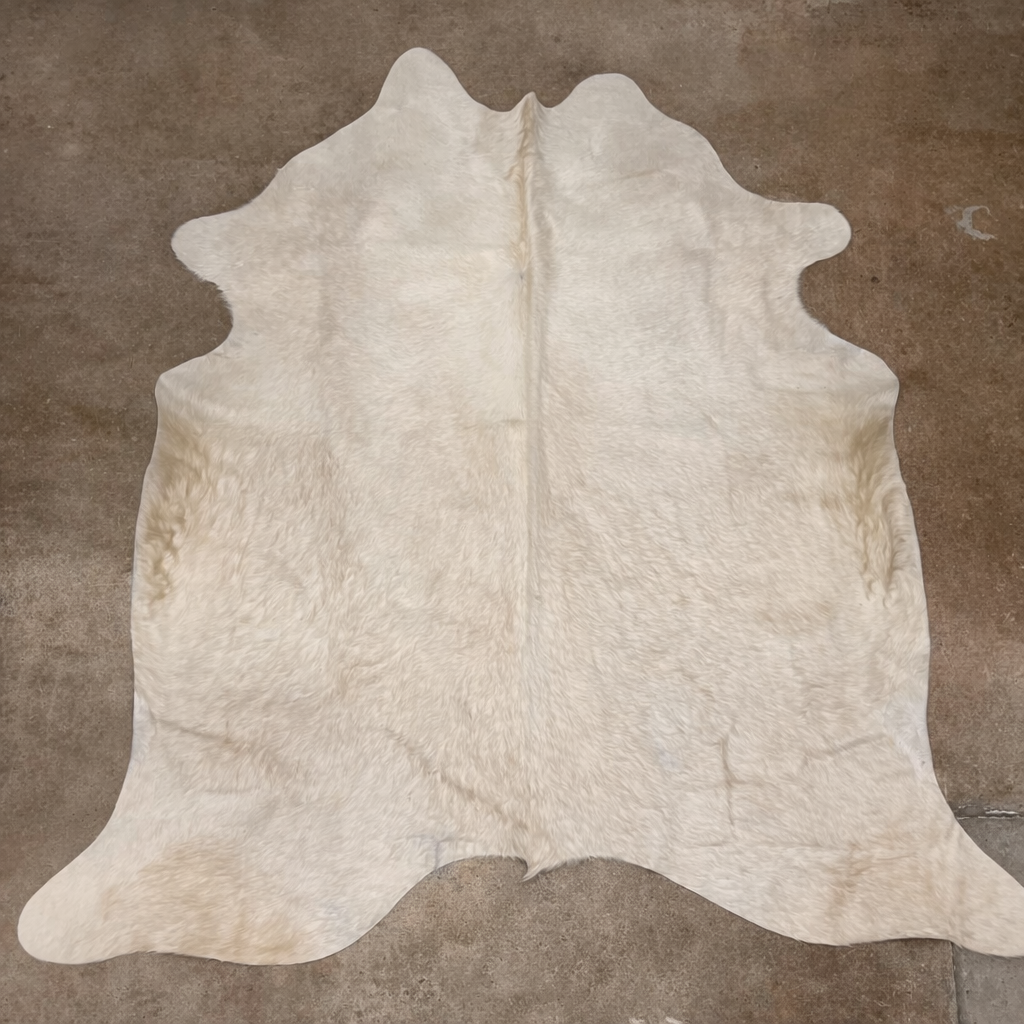 Large Cowhide Rug Off-White 5'x6' - Maaribu