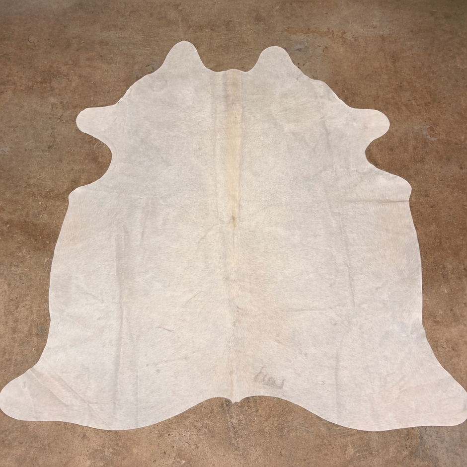 Large Cowhide Rug Off-White 5'x6' - Maaribu