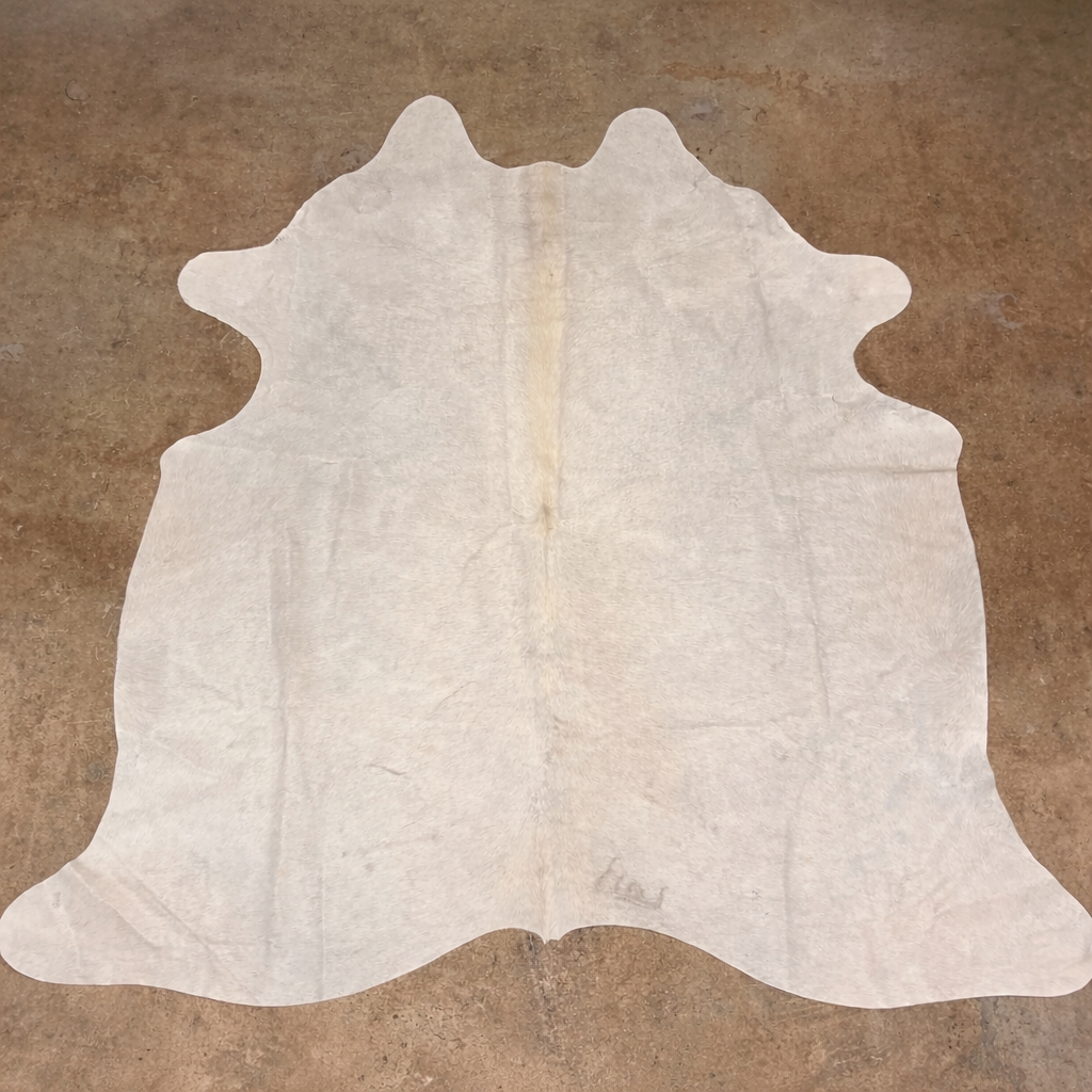 Large Cowhide Rug Off-White 5'x6' - Maaribu