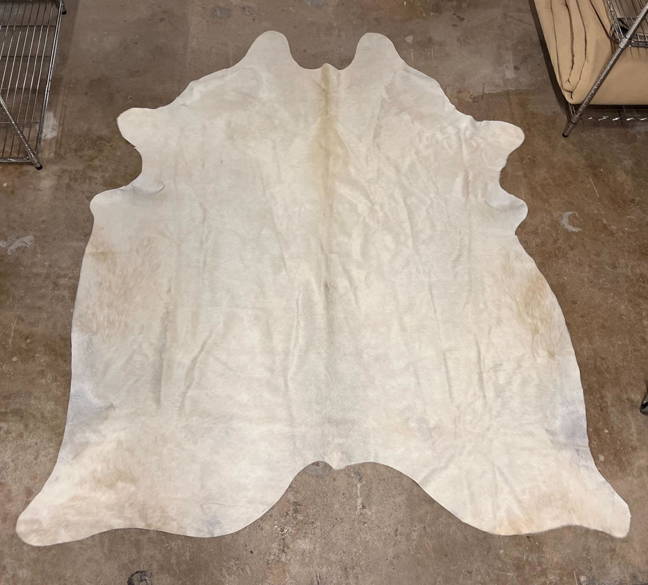 Large Cowhide Rug Off-White 5'x6' - Maaribu