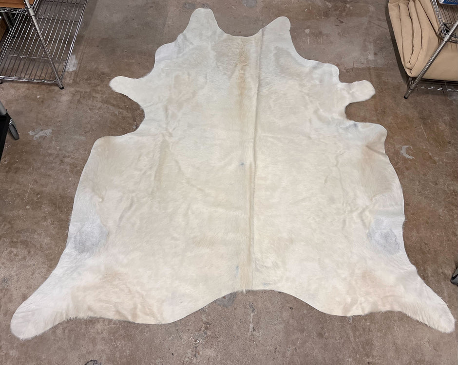 Large Cowhide Rug Off-White 5'x6' - Maaribu