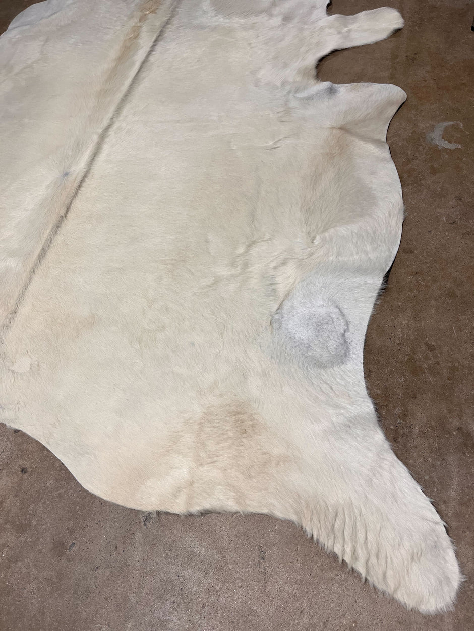 Large Cowhide Rug Off-White 5'x6' - Maaribu