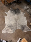 XL Cowhide Rug White w/ Gray 6'x7' - Maaribu