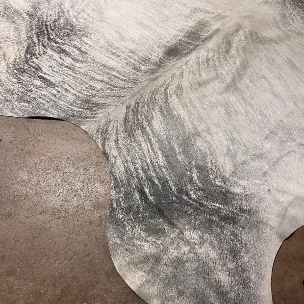 XL Cowhide Rug White w/ Gray 6'x7' - Maaribu