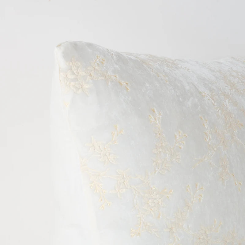 Lynette Throw Pillow - Maaribu