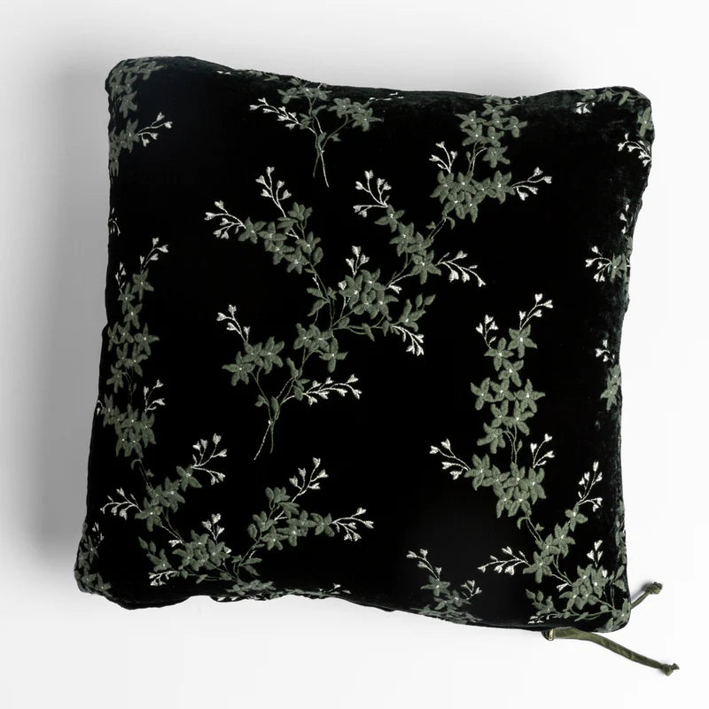 Lynette Throw Pillow - Maaribu