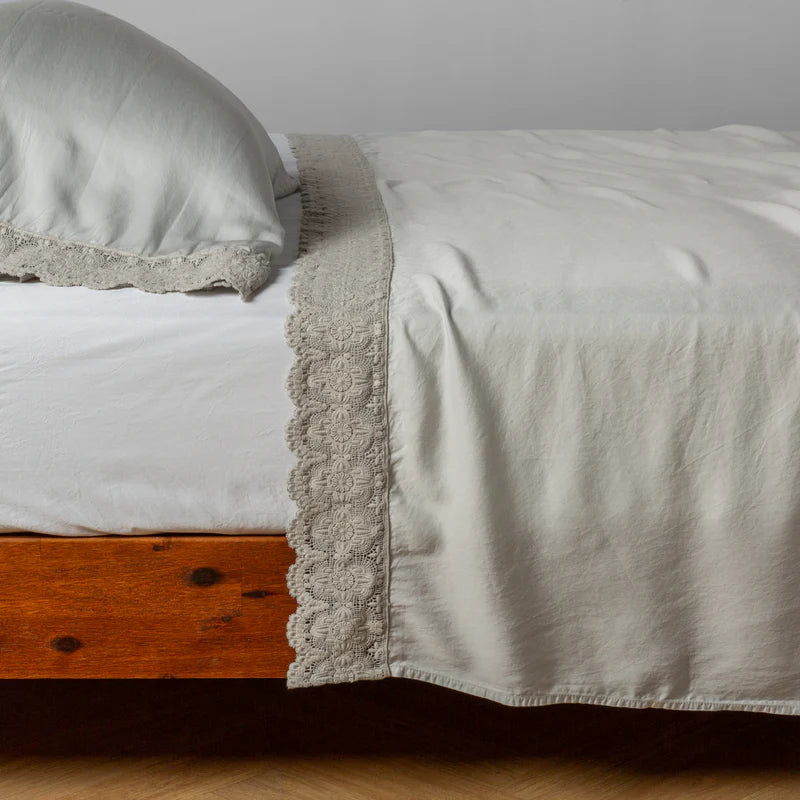 Madera Luxe Flat Sheet Donella Lace Edge - Maaribu