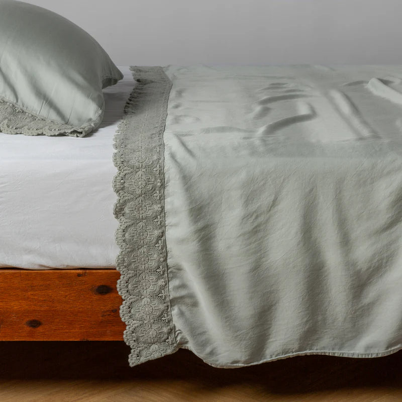 Madera Luxe Flat Sheet Donella Lace Edge - Maaribu