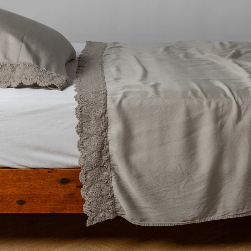 Madera Luxe Flat Sheet Donella Lace Edge - Maaribu