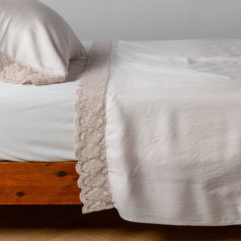 Madera Luxe Flat Sheet Donella Lace Edge - Maaribu
