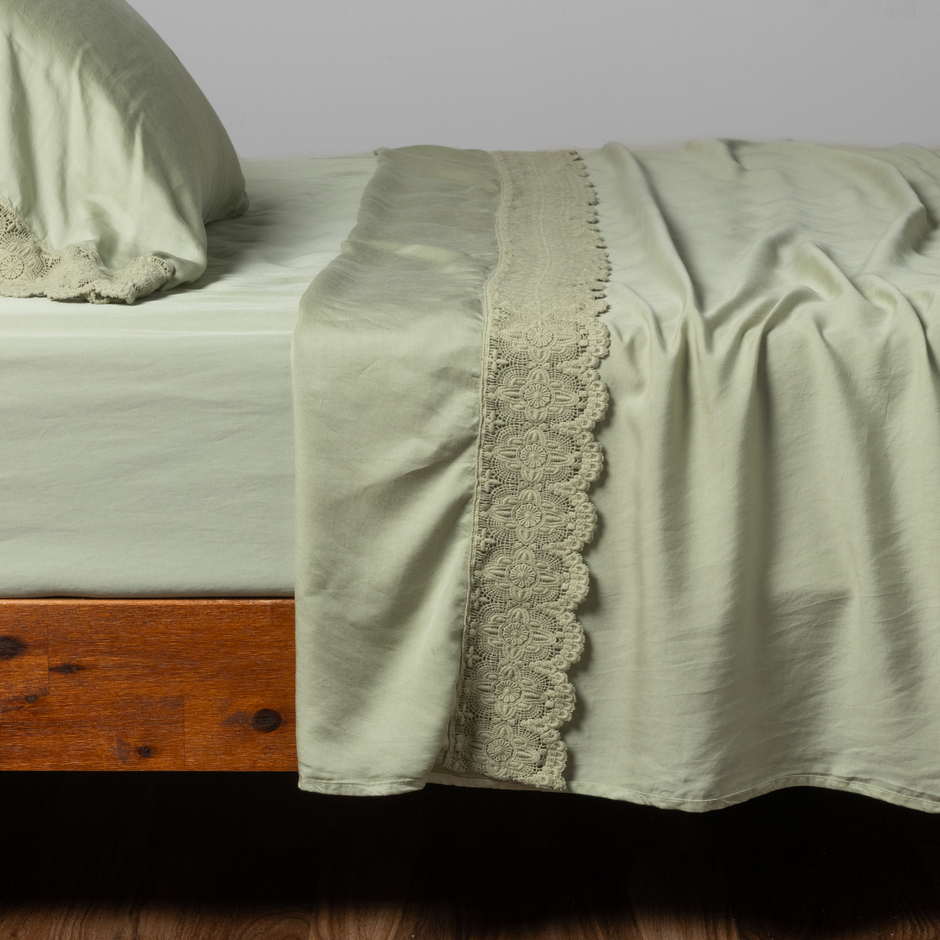 Madera Luxe Flat Sheet Donella Lace Edge
