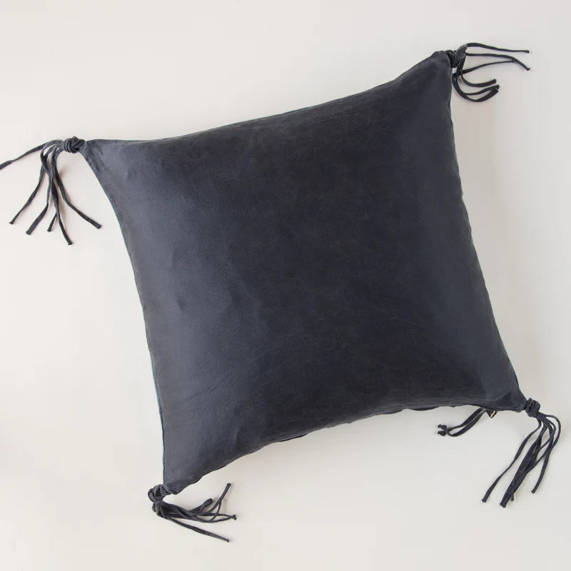 Taline Throw Pillow - Maaribu
