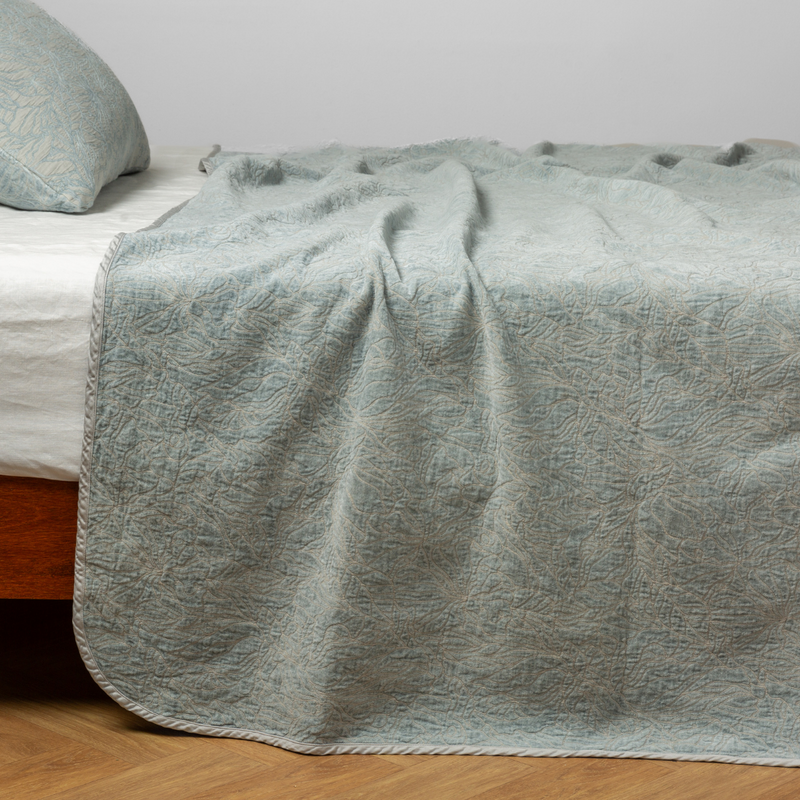 Bella Notte Georgia bedspread in autumn colors, king size with luxurious fabric and elegant design.