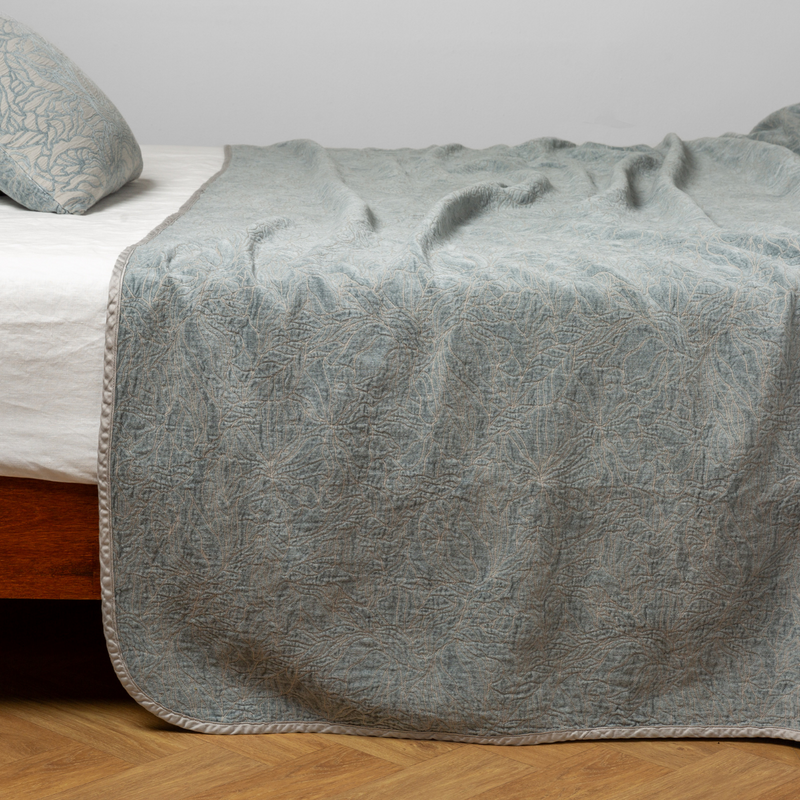 Bella Notte Georgia bedspread in autumn colors, king size with soft, luxurious fabric and intricate stitching details.