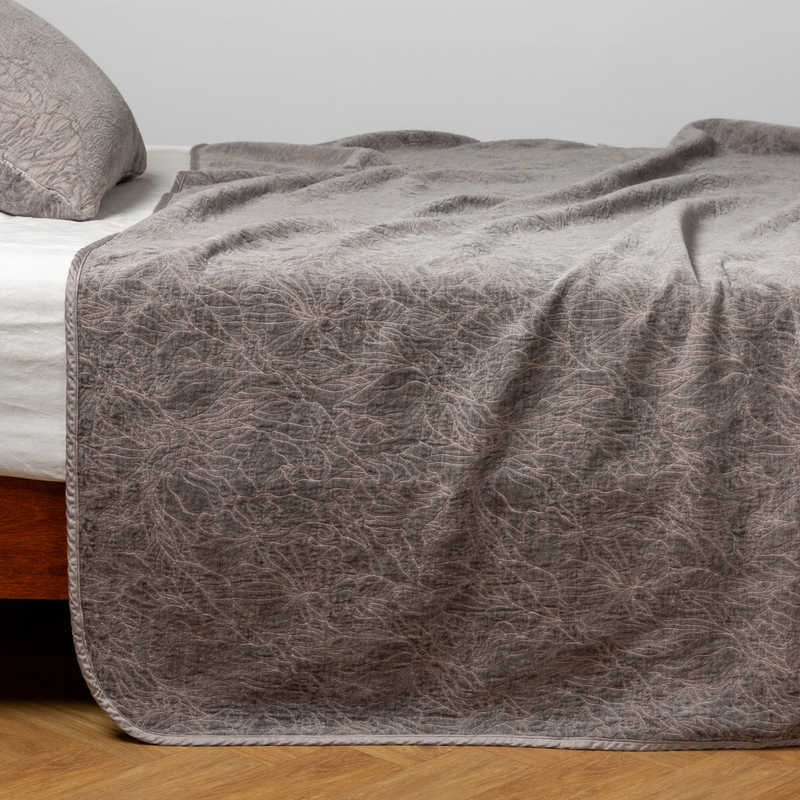 Bella Notte Georgia bedspread in autumn colors, luxurious fabric and intricate design, king size for elegant bedroom decor.