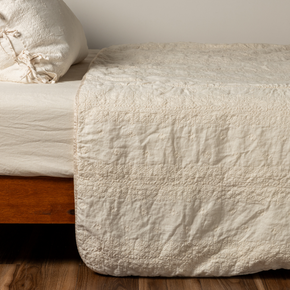 Bella Notte Ines bedspread in natural color, showcasing soft fabric and elegant design for a luxurious bedroom decor.