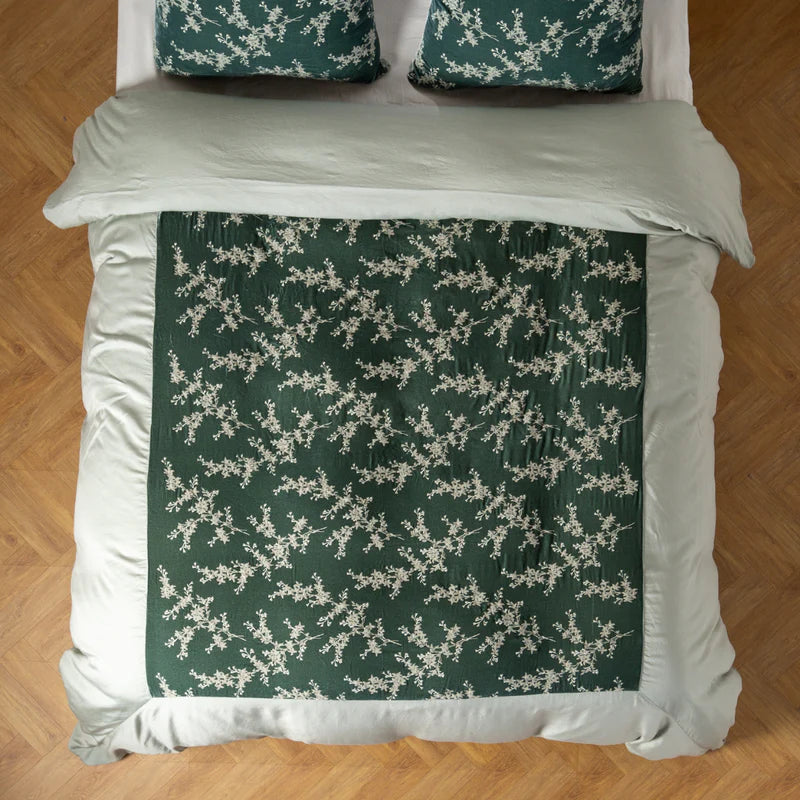 Bella Notte Lynette Luxe duvet cover in cloud color, king size, with soft, luxurious fabric and elegant design.