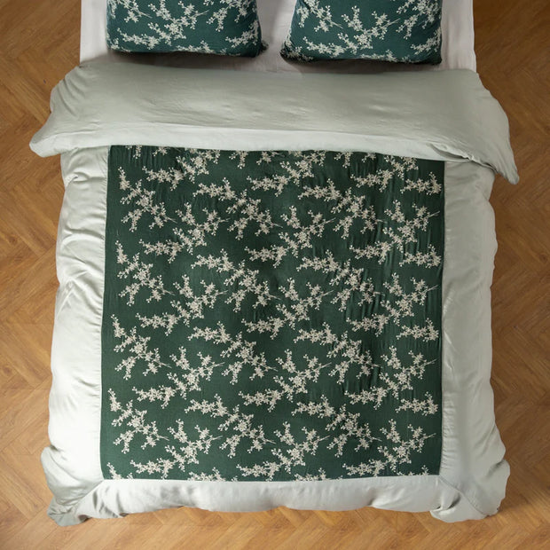 Bella Notte Lynette Luxe duvet cover in cloud color, king size, with soft, luxurious fabric and elegant design.