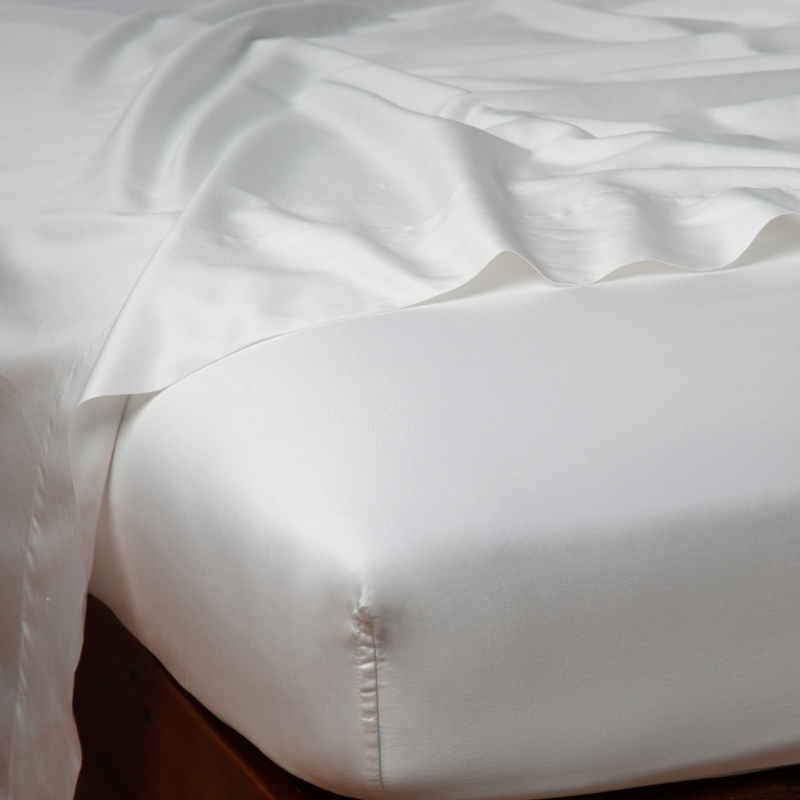 Bella Notte Bria fitted sheet in Cenote, California King size, soft and smooth bedding with a luxurious fabric texture.