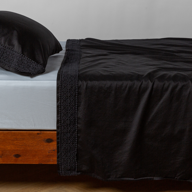 King Bella Notte Bria flat sheet with Novola lace featuring soft, luxurious fabric and delicate lace trim for elegant bedding.
