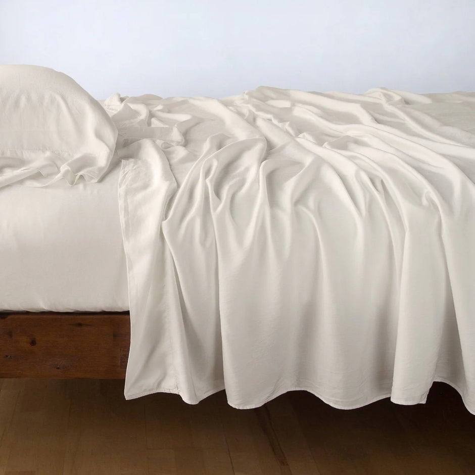 Bella Notte Madera Luxe flat sheet with cuff edge in cloud king size, showcasing soft, luxurious fabric and elegant design details.