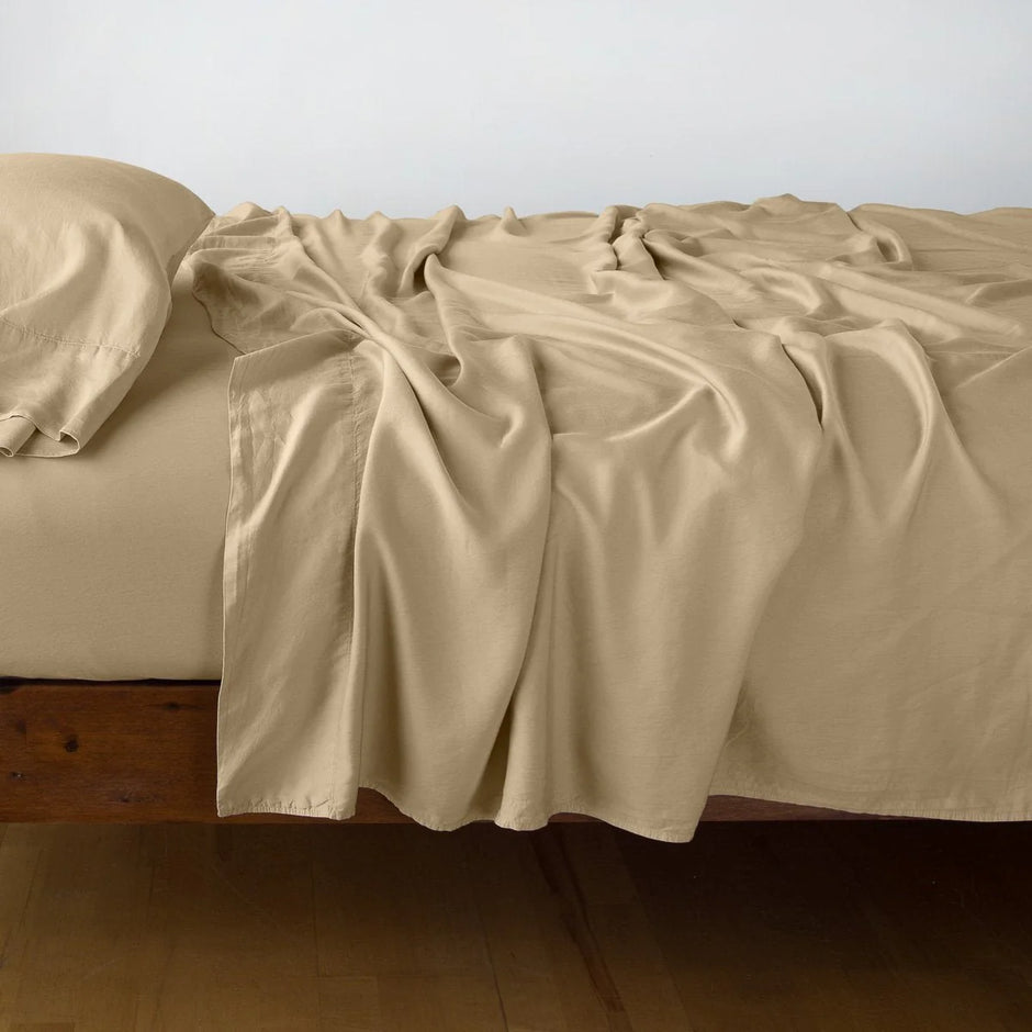 Bella Notte Madera Luxe flat sheet in cloud color with cuff edge design, king size, showcasing soft, luxurious bedding fabric.