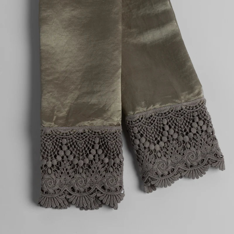 Bella Notte Paloma pillowcase with lace edge, featuring elegant lace detailing on soft fabric for a luxurious bedroom accent.