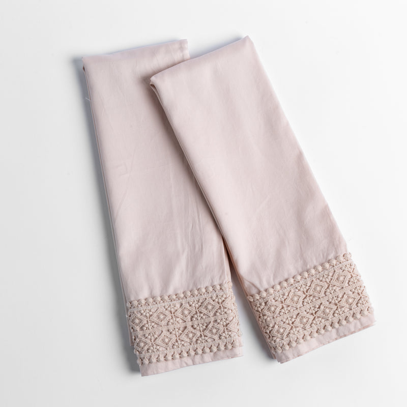 King-sized Bella Notte Bria Pillowcase with elegant Novola lace, featuring soft fabric and intricate lace detail.