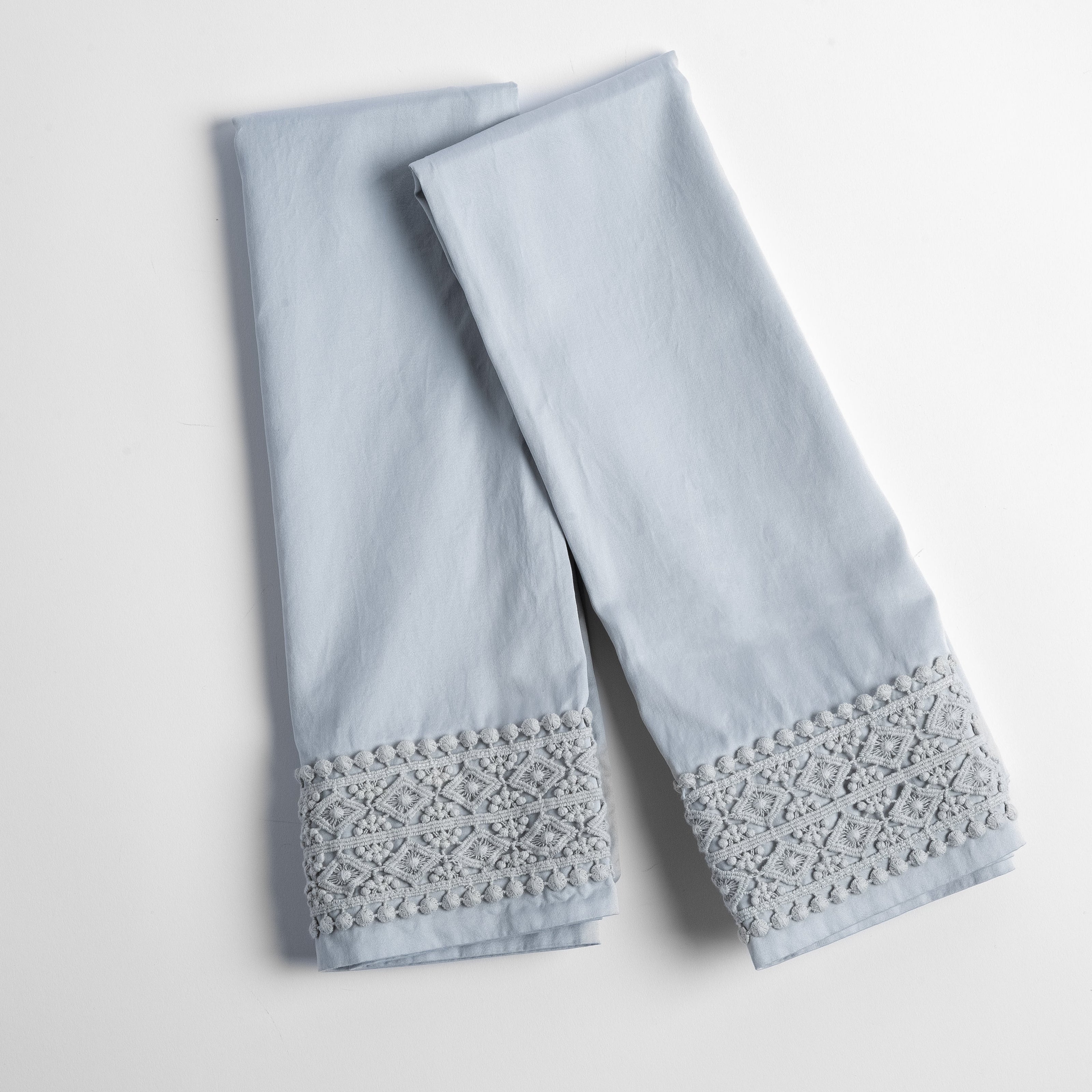 Bella Notte Bria pillowcase with delicate Novola lace in cloud color, showcasing soft fabric and elegant lace detailing.