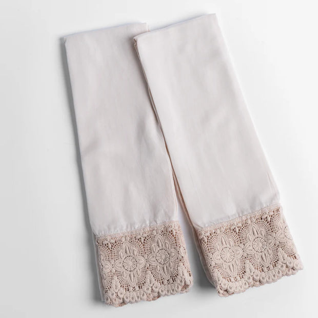 Bella Notte Madera Luxe Pillowcase in winter white with elegant Donella lace edge, standard size, soft and luxurious bedding.