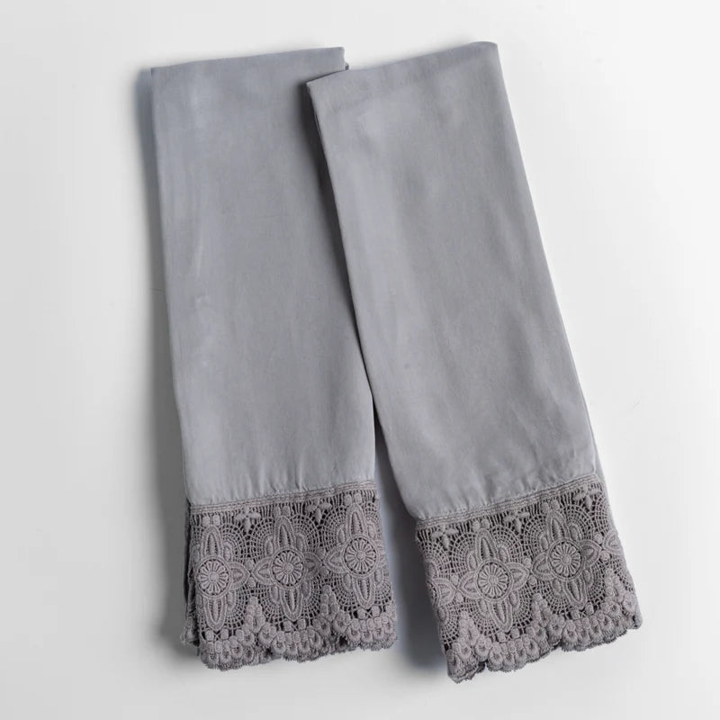 Bella Notte Madera Luxe pillowcase in winter white with Donella lace edge, featuring elegant lace detailing for a luxurious look.