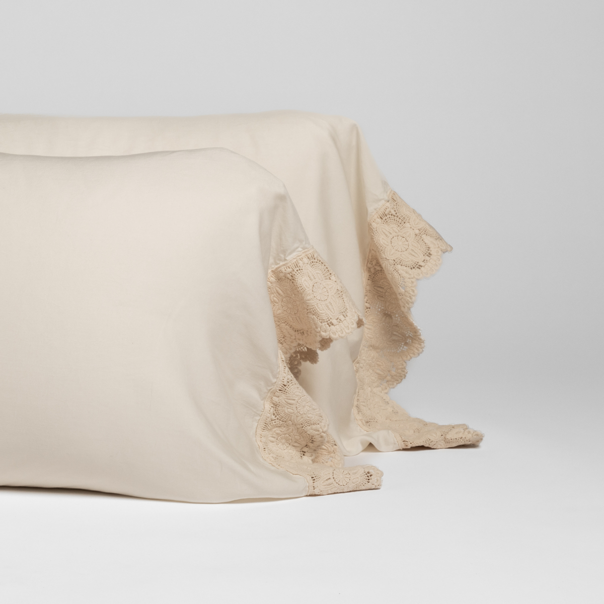 Bella Notte Madera Luxe pillowcase with Donella lace edge in natural fabric, showcasing elegant, soft bedding detail.