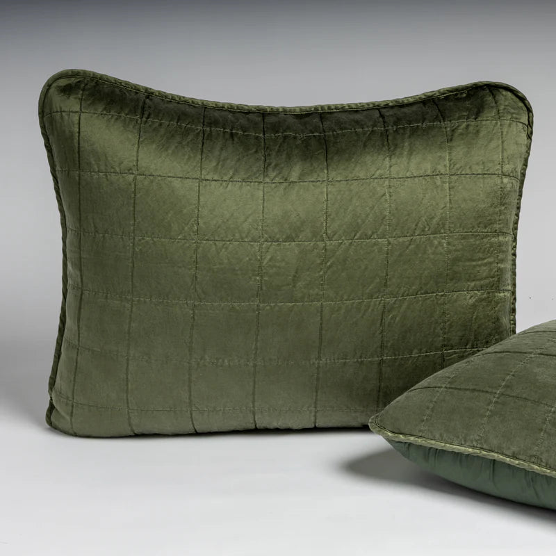 Bella Notte Sel Sham in French Lavender deluxe fabric, featuring soft, textured bedding with elegant embroidery detail.