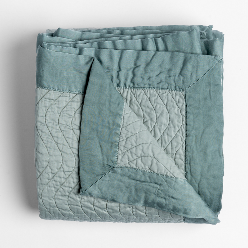 Bella Notte Cirillo Throw Blanket, cozy and soft throw blanket with autumn-inspired design, perfect for adding warmth and style.