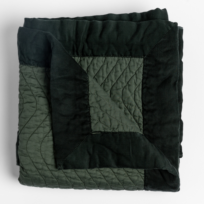 Bella Notte Cirillo throw blanket with warm autumn-toned fabric, cozy and soft for comfortable living room or bedroom decor.