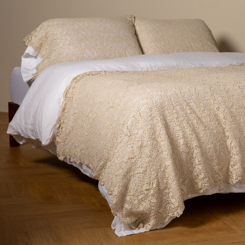 Bella Notte Allora Bed Scarf throw blanket featuring soft, luxurious fabric in a stylish design for bedding decor.