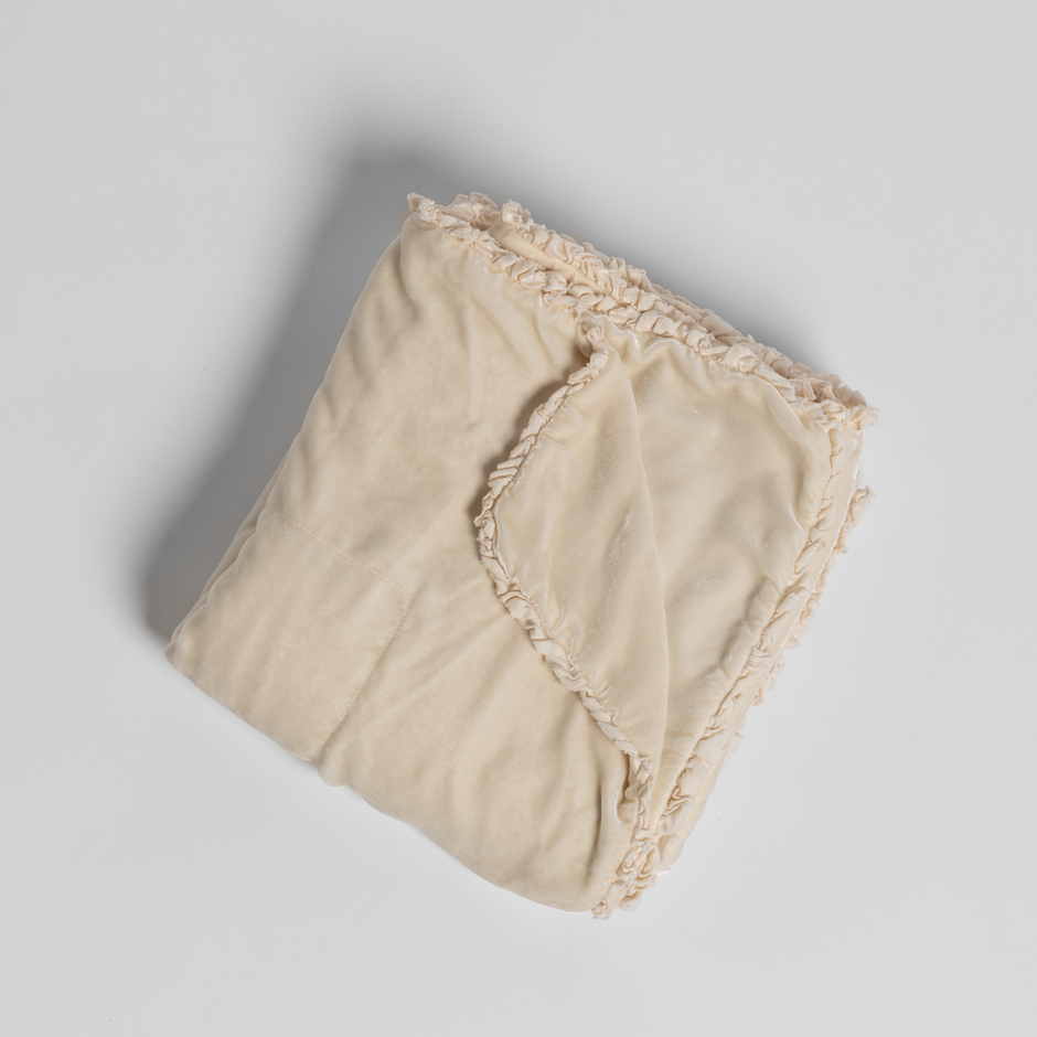 Bella Notte Carmen throw blanket in honeycomb pattern, soft and cozy fabric, showcasing the elegant textured design.