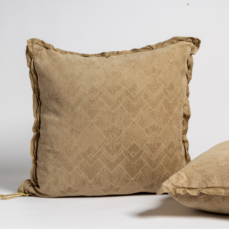 Bella Notte Trettino sham in autumn-colored fabric with a soft, textured design, ideal for adding elegance to bedding.