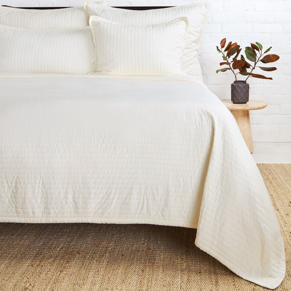 Carlyle Coverlet - Maaribu