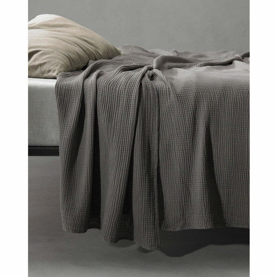 Free New Bed Cover Fumo