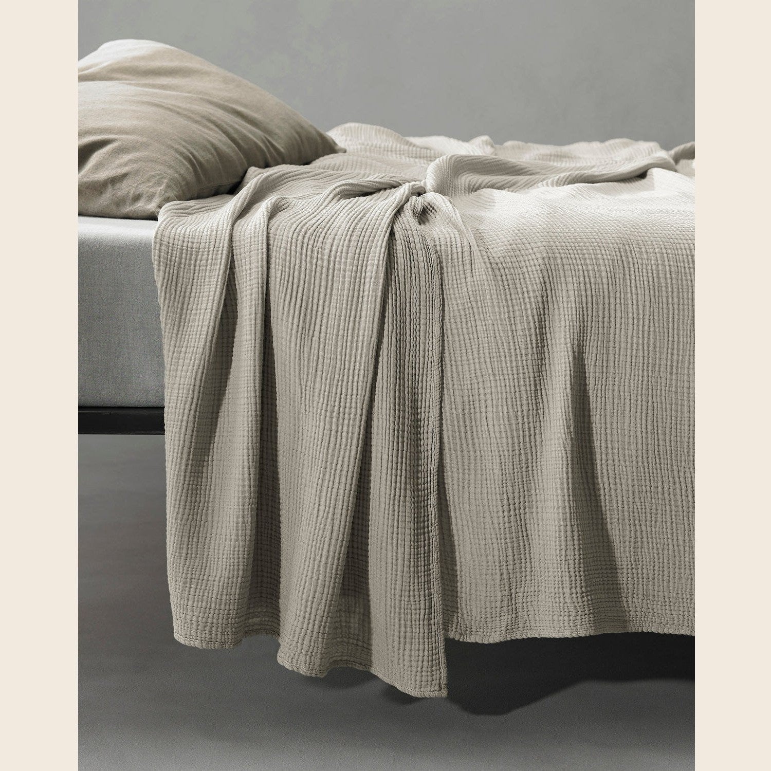 Free New Bed Cover Mastice